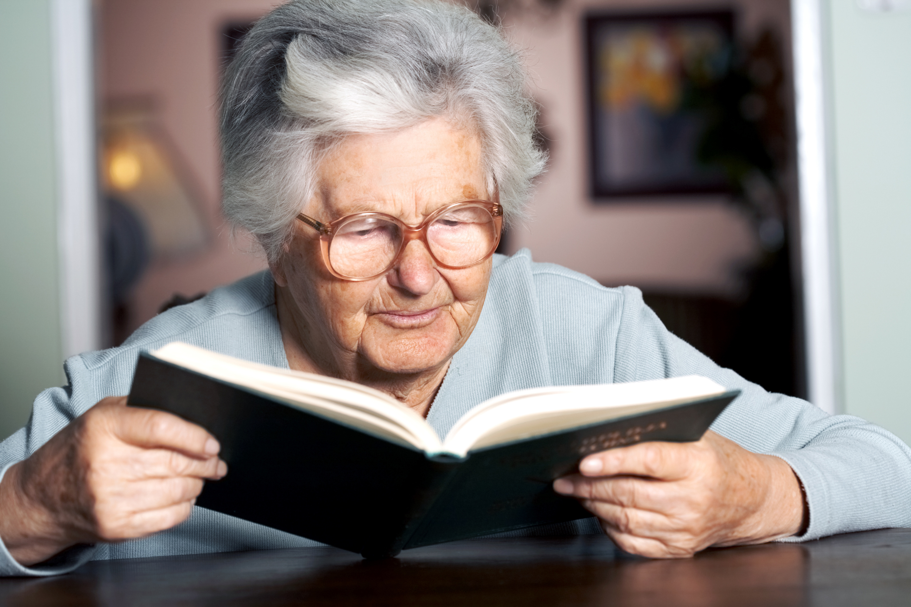 И ее бабушка читать